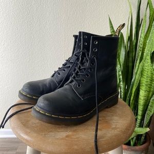 1460 smooth leather Doc martens